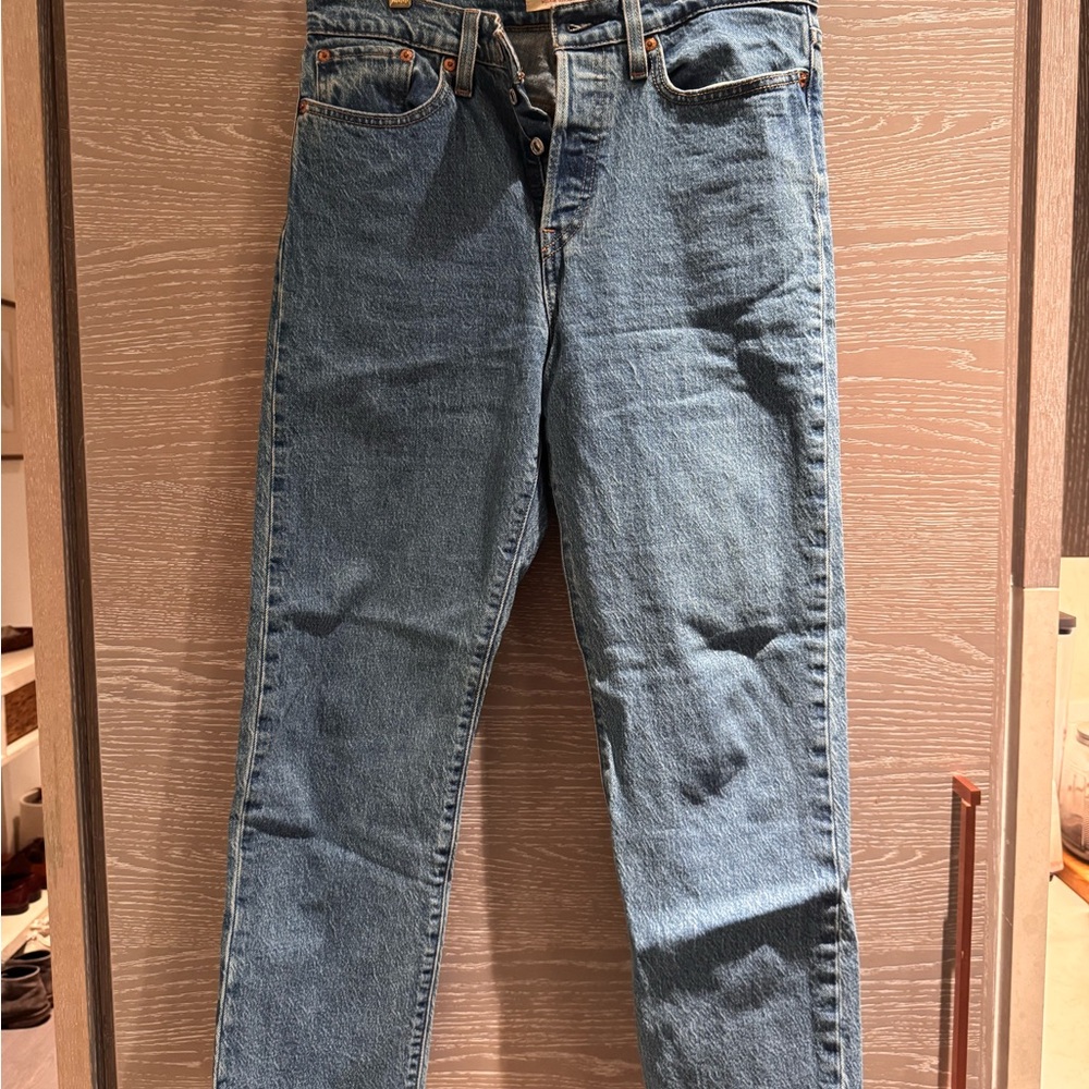 Levi's wedgie straight 28 frayed hem